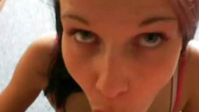 2 chicas 1 viejitas peludas follando polla mamada y corrida - 7